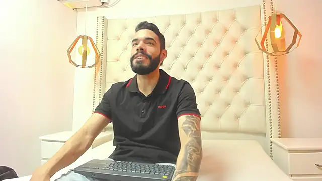 JEAN LEWIS2 online show from April 21, 2026, 7:31 pm