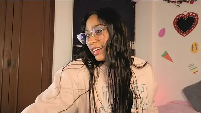 PaulaCutexs online show from April 9, 2026, 2:02 am