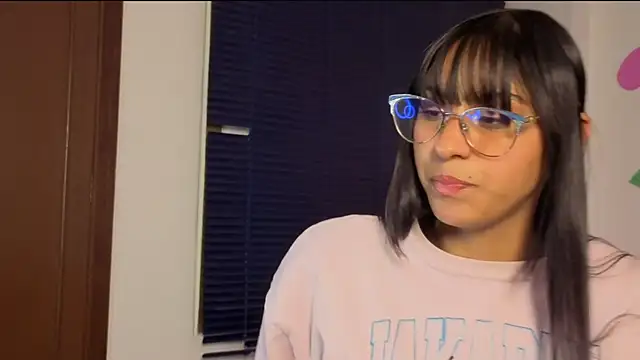 PaulaCutexs online show from April 22, 2026, 5:03 am