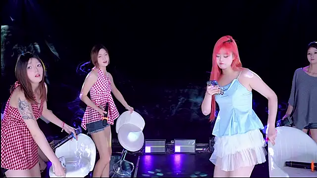 prettygirls-001 online show from April 29, 2026, 11:47 am