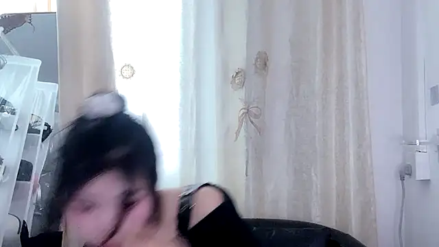 yiyibaby2026 online show from March 23, 2026, 2:00 am