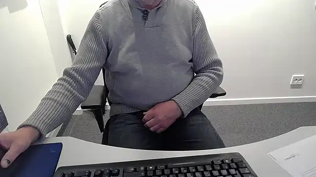 Snapshot of Buggemann chatting on May 4, 2026, 2:59 am Buggemann online show from May 4, 2026, 2:59 am