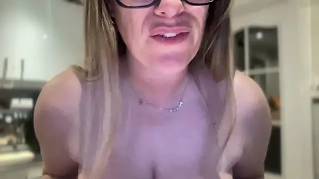 TittieTia19 online show from July 16, 2026, 10:40 pm