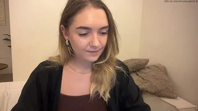 Snapshot of RoxyWet chatting on June 4, 2026, 12:21 pm RoxyWet online show from June 4, 2026, 12:21 pm