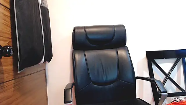 horsemeatcock ellison online show from April 14, 2026, 4:34 pm