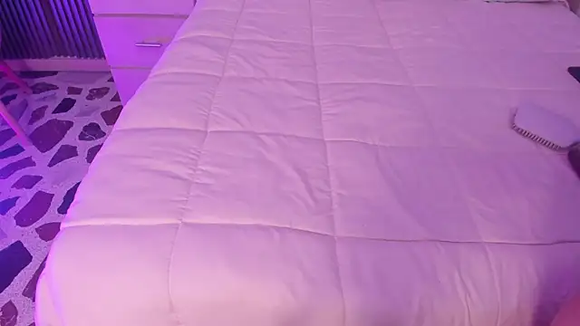 AlanahStewart online show from April 23, 2026, 10:44 pm