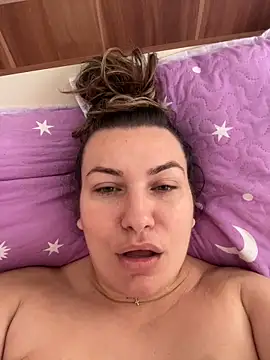 SweetCurvess online show from May 6, 2026, 7:45 am