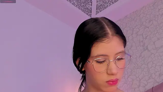 Snapshot of saraa_joness_ chatting on May 4, 2026, 7:06 pm saraa joness online show from May 4, 2026, 7:06 pm