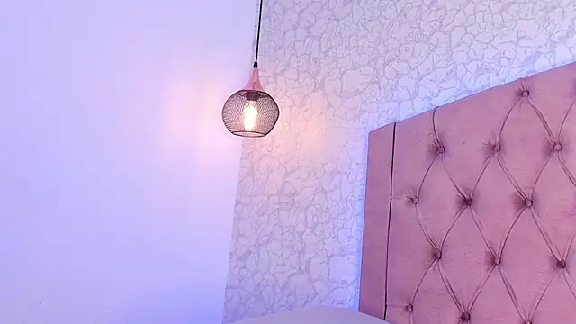 Snapshot of saraa_joness_ chatting on July 24, 2026, 7:43 pm saraa joness online show from July 24, 2026, 7:43 pm