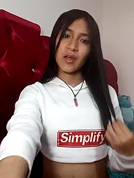 Snapshot of KarolaMendez chatting on April 8, 2026, 5:47 pm KarolaMendez online show from April 8, 2026, 5:47 pm
