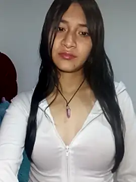 Snapshot of KarolaMendez chatting on May 14, 2026, 11:46 pm KarolaMendez online show from May 14, 2026, 11:46 pm