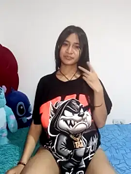 Snapshot of KarolaMendez chatting on April 25, 2026, 9:34 pm KarolaMendez online show from April 25, 2026, 9:34 pm