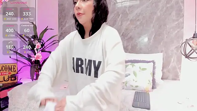 Megan Stein online show from April 1, 2026, 7:55 pm