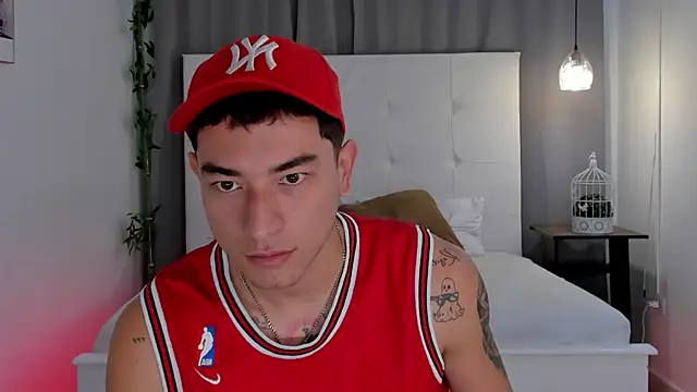 Thiago 2003  online show from June 1, 2026, 12:27 pm