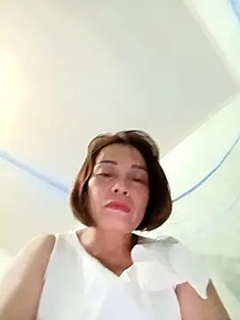 Snapshot of Lyly22x chatting on March 28, 2026, 9:49 pm Lyly22x online show from March 28, 2026, 9:49 pm