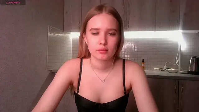 Snapshot of Alice_Pleasance chatting on June 19, 2026, 5:19 pm Alice Pleasance online show from June 19, 2026, 5:19 pm