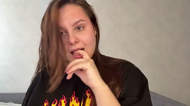 Ellaizatelly online show from April 23, 2026, 10:44 am