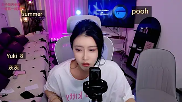 Summerbaby-001 online show from April 30, 2026, 1:18 pm
