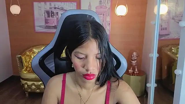 Snapshot of emily_smith_t chatting on July 2, 2026, 12:33 pm emily smith t online show from July 2, 2026, 12:33 pm
