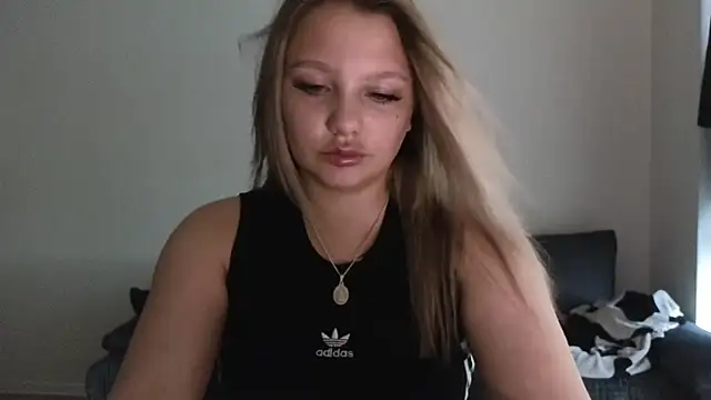Snapshot of bettyloveu chatting on July 28, 2026, 3:21 pm bettyloveu online show from July 28, 2026, 3:21 pm