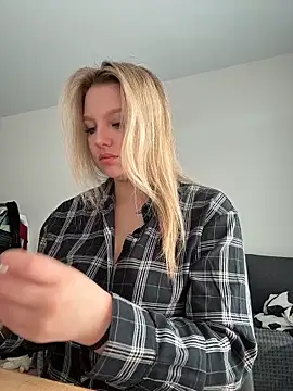 bettyloveu online show from April 8, 2026, 4:03 am