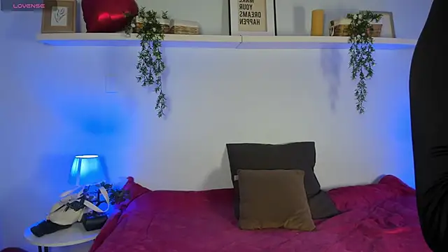 cuttie blondie online show from April 29, 2026, 11:14 am