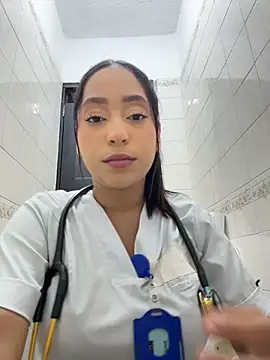 Snapshot of MiaCamille_ chatting on August 5, 2026, 6:13 pm MiaCamille online show from August 5, 2026, 6:13 pm