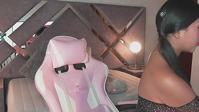 Snapshot of Naomi-Gray chatting on July 31, 2026, 6:27 pm Naomi-Gray online show from July 31, 2026, 6:27 pm