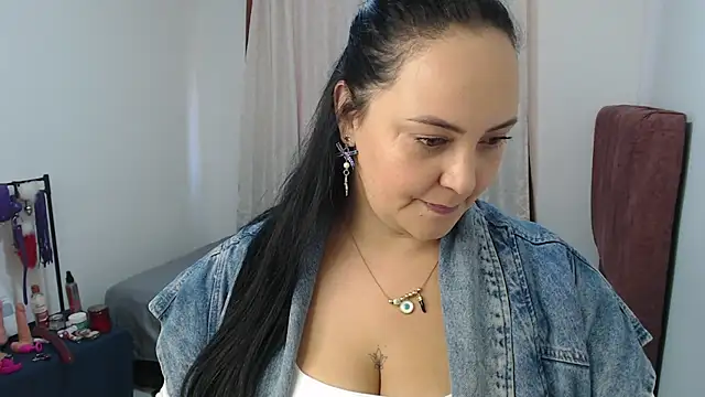 Veroniicabbw  online show from July 11, 2026, 2:28 pm