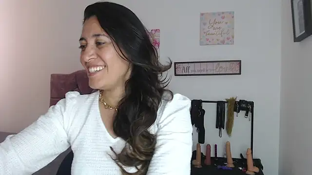 Snapshot of violeta_scott chatting on June 15, 2026, 2:39 pm violeta scott online show from June 15, 2026, 2:39 pm