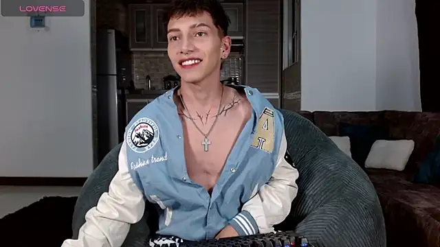 Snapshot of tiam_muller_fenix chatting on May 6, 2026, 1:20 am tiam muller fenix online show from May 6, 2026, 1:20 am