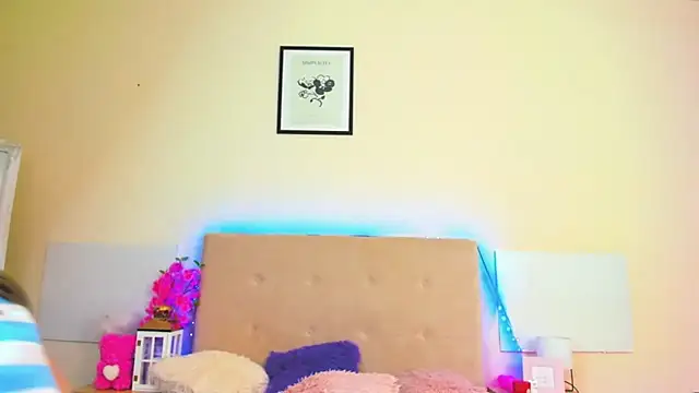 Snapshot of MelanieCuty chatting on May 15, 2026, 5:27 am MelanieCuty online show from May 15, 2026, 5:27 am