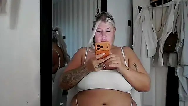 Snapshot of Lexi_Laura chatting on June 17, 2026, 6:57 am Lexi Laura online show from June 17, 2026, 6:57 am