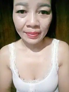 Yiyi102300 online show from May 21, 2026, 9:56 pm