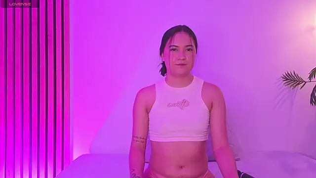 EmmaLopez11 online show from May 5, 2026, 11:46 am