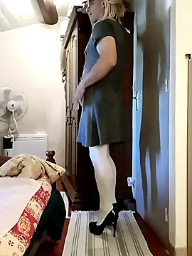 Snapshot of stephie83 chatting on April 4, 2026, 3:29 pm stephie83 online show from April 4, 2026, 3:29 pm