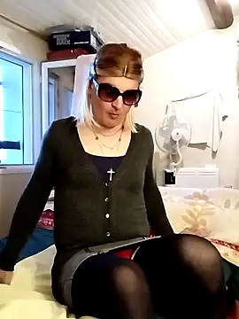 Snapshot of stephie83 chatting on March 26, 2026, 5:00 pm stephie83 online show from March 26, 2026, 5:00 pm