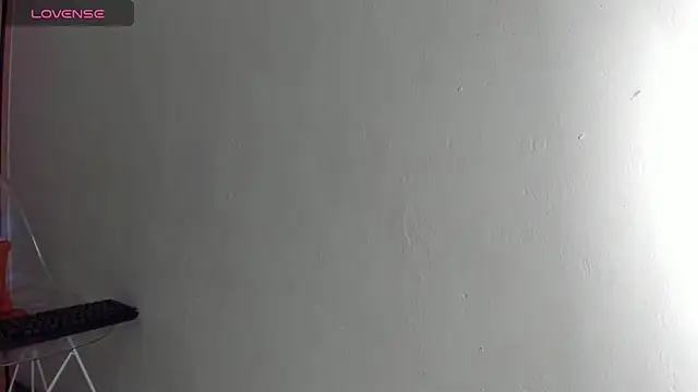  karlaruso online show from April 23, 2026, 12:11 pm