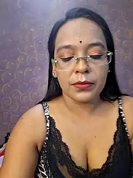 Snapshot of hornyrosy321 chatting on May 25, 2026, 6:06 pm hornyrosy321 online show from May 25, 2026, 6:06 pm