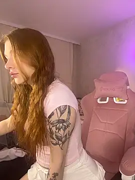 GoldenSunBunny online show from April 9, 2026, 2:02 am