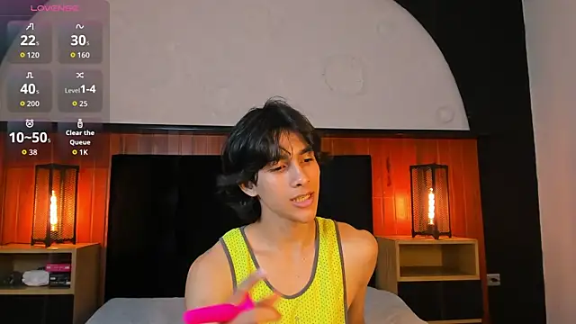 Snapshot of Cheys_Mast chatting on June 19, 2026, 8:14 pm Cheys Mast online show from June 19, 2026, 8:14 pm