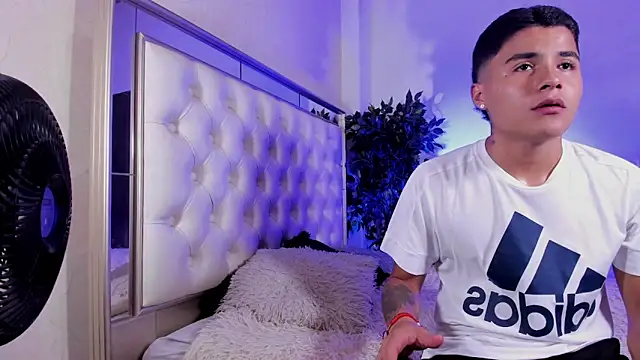 Snapshot of Liam_Dustin chatting on May 28, 2026, 10:15 pm Liam Dustin online show from May 28, 2026, 10:15 pm