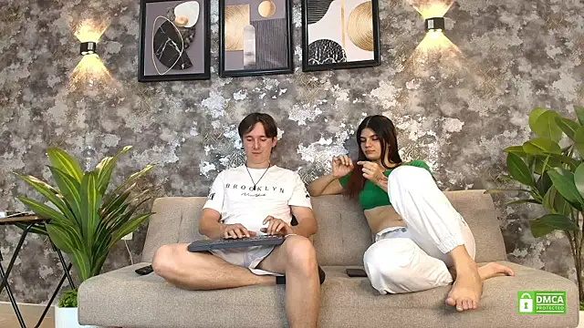 Snapshot of Mariana_and_Ronny chatting on August 2, 2026, 6:12 am Mariana and Ronny online show from August 2, 2026, 6:12 am