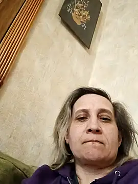 KatieLove133 online show from April 30, 2026, 4:14 pm