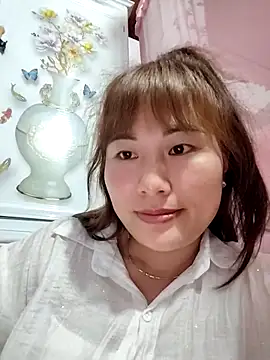 Snapshot of Lucxy-ki6 chatting on April 29, 2026, 8:18 am Lucxy-ki6 online show from April 29, 2026, 8:18 am
