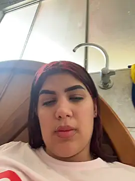Hopeluna online show from May 5, 2026, 4:21 pm