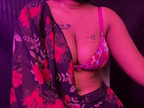 Snapshot of IND_Queen21 chatting on April 10, 2026, 7:54 pm IND Queen21 online show from April 10, 2026, 7:54 pm