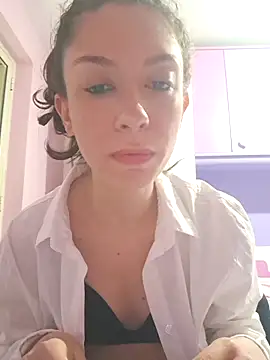 Vivianamado online show from March 16, 2026, 2:32 pm