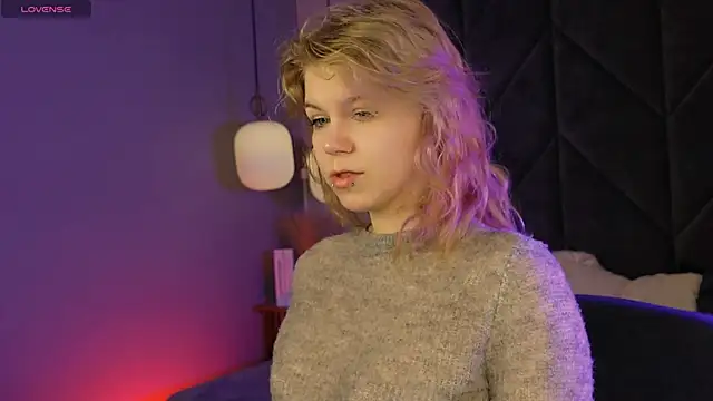 ElizabethVane online show from April 22, 2026, 5:47 am