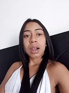 SkinnyLindah online show from March 19, 2026, 8:31 pm